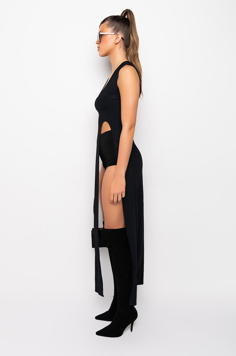 TWIN FLAME HIGH SLIT SLEEVELESS BLOUSE