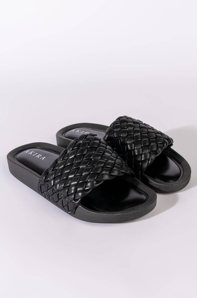 TWISTED LOVE FLAT SANDAL IN BLACK