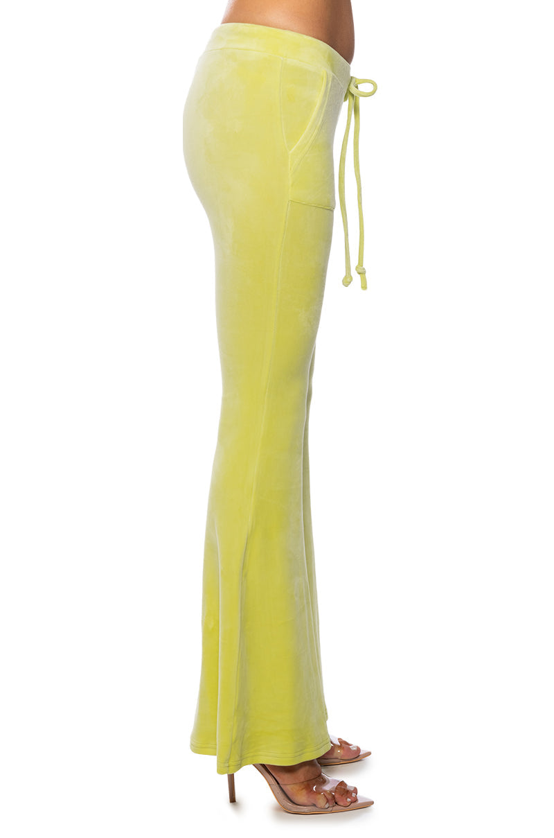 TYPICAL ATTITUDE SWEATPANT IN LIME