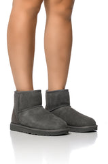 UGG CLASSIC MINI II BOOTIE IN GREY