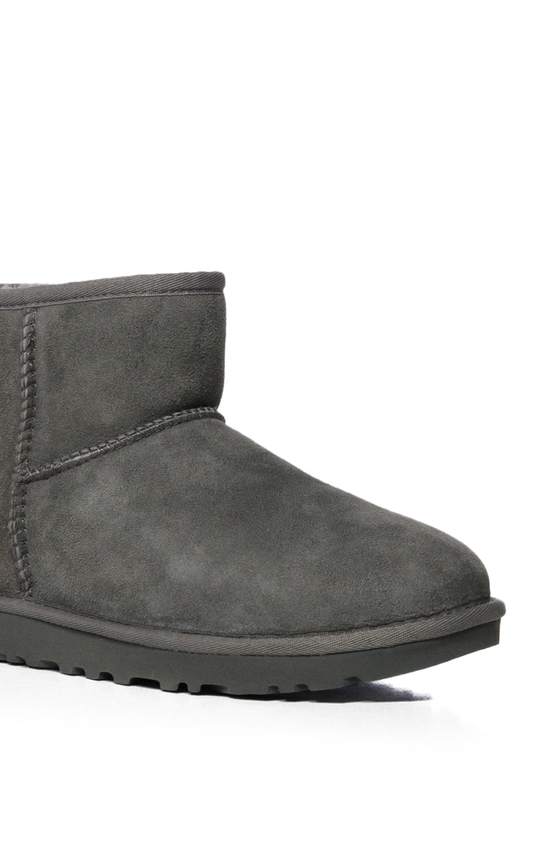 UGG CLASSIC MINI II BOOTIE IN GREY