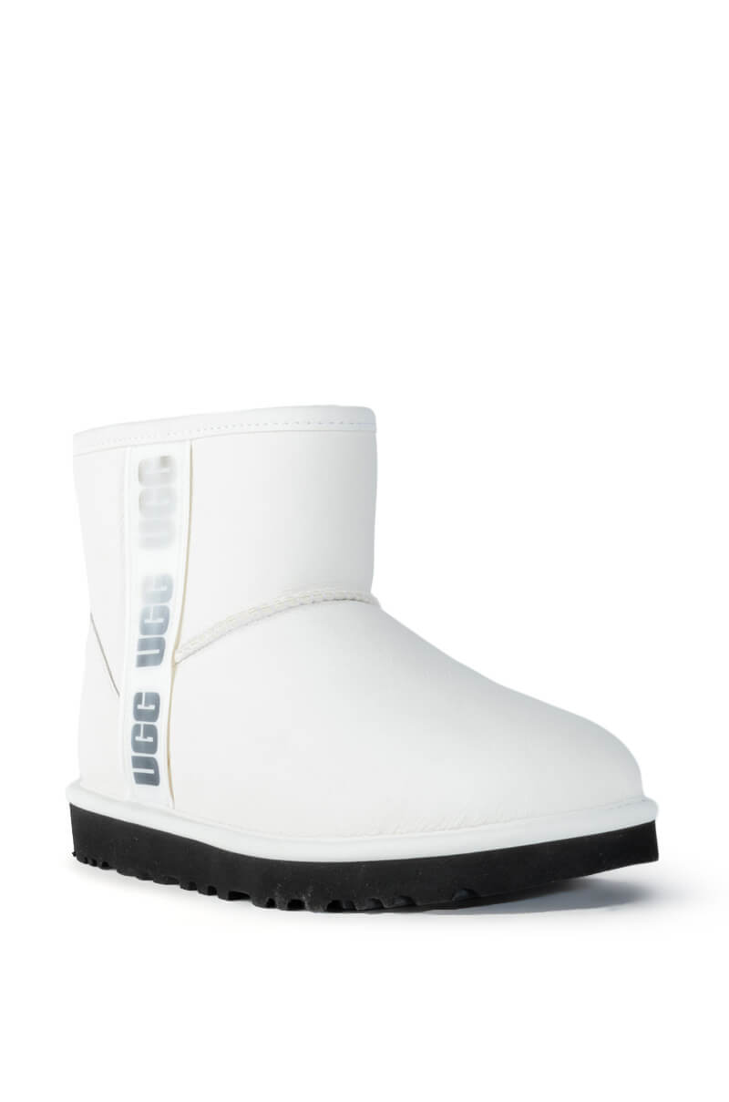 UGG CLASSIC MINI SIDE LOGO II BOOTIE IN WHITE