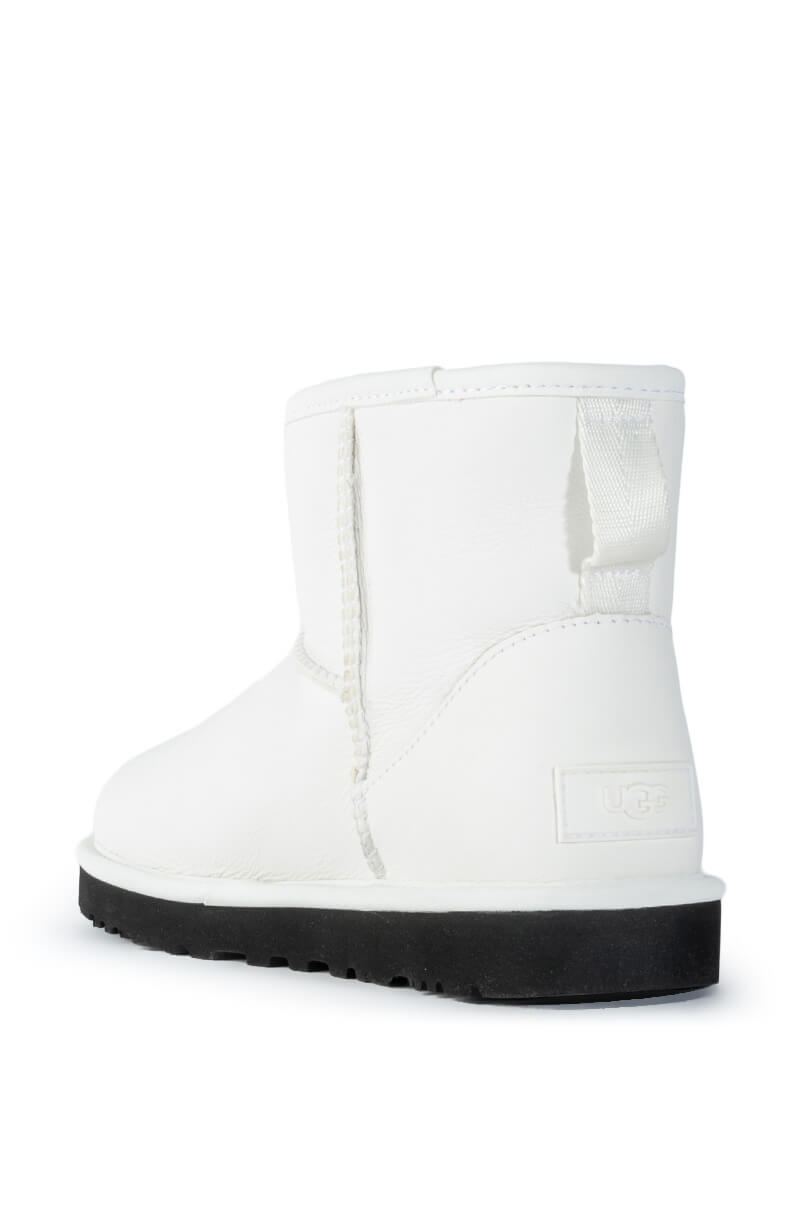 UGG CLASSIC MINI SIDE LOGO II BOOTIE IN WHITE