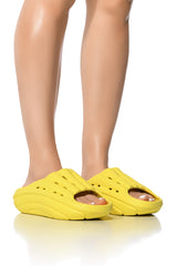 UGG FOAMO SLIDE IN YELLOW