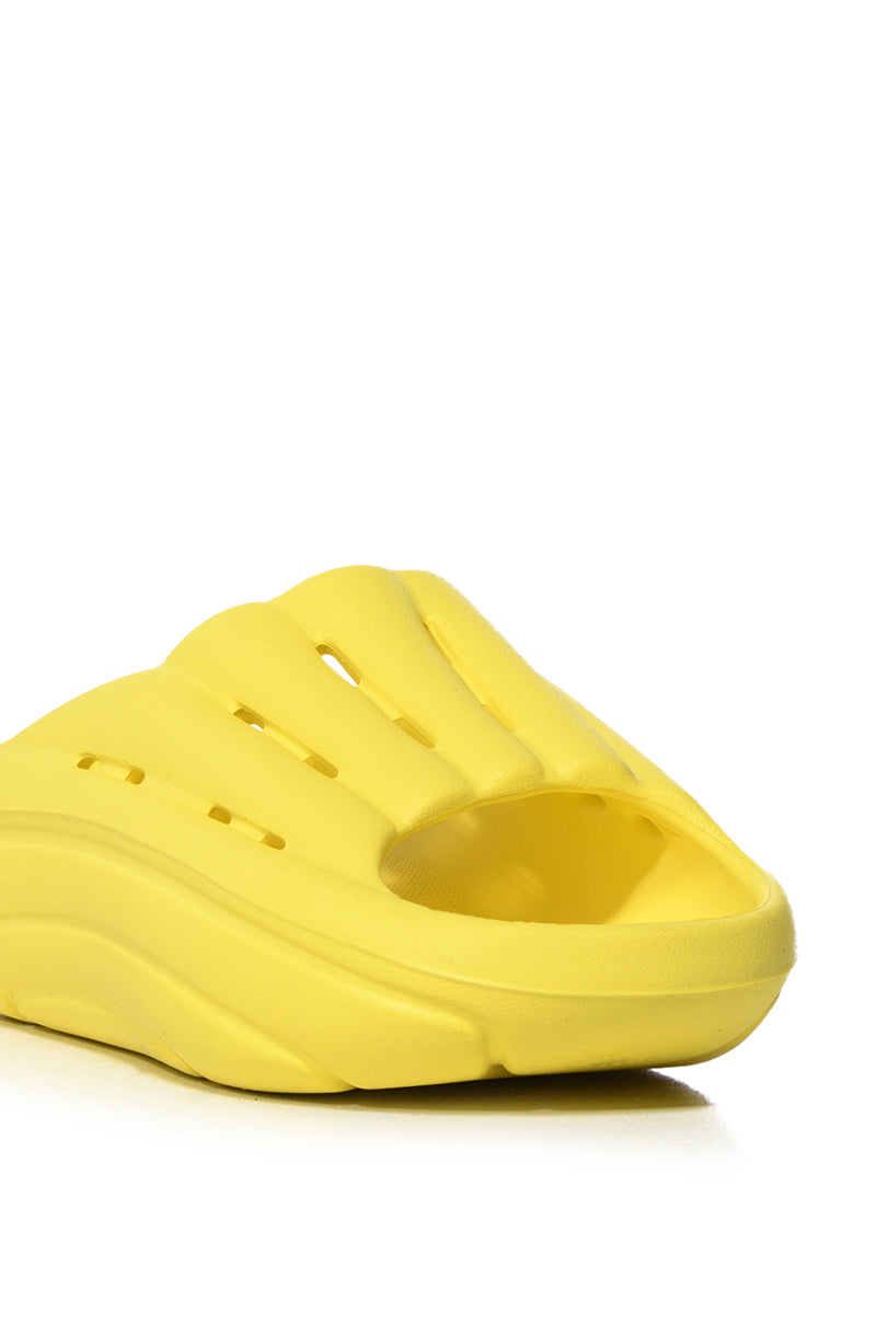 UGG FOAMO SLIDE IN YELLOW