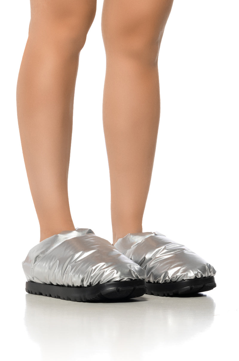 UGG SPACESLIDER SLIPPER IN SILVER