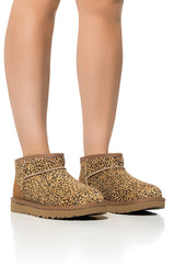 UGG ULTRA MINI SPECKLES BOOTIE IN CHESTNUT