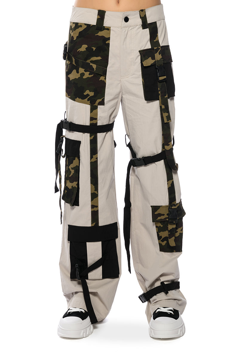 YOU WORK FOR ME CAMO DETAILED CARGO PANT