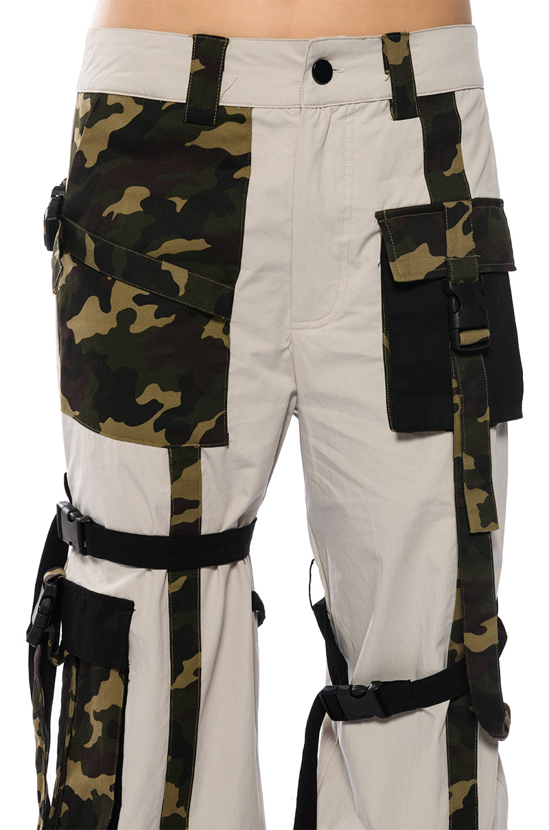 YOU WORK FOR ME CAMO DETAILED CARGO PANT