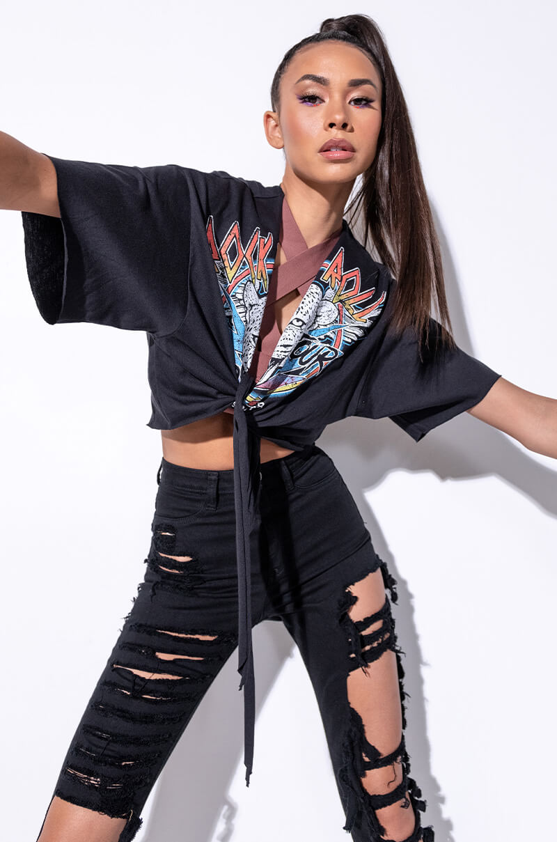 WORLD TOUR TIE FRONT CROPPED GRAPHIC T SHIRT