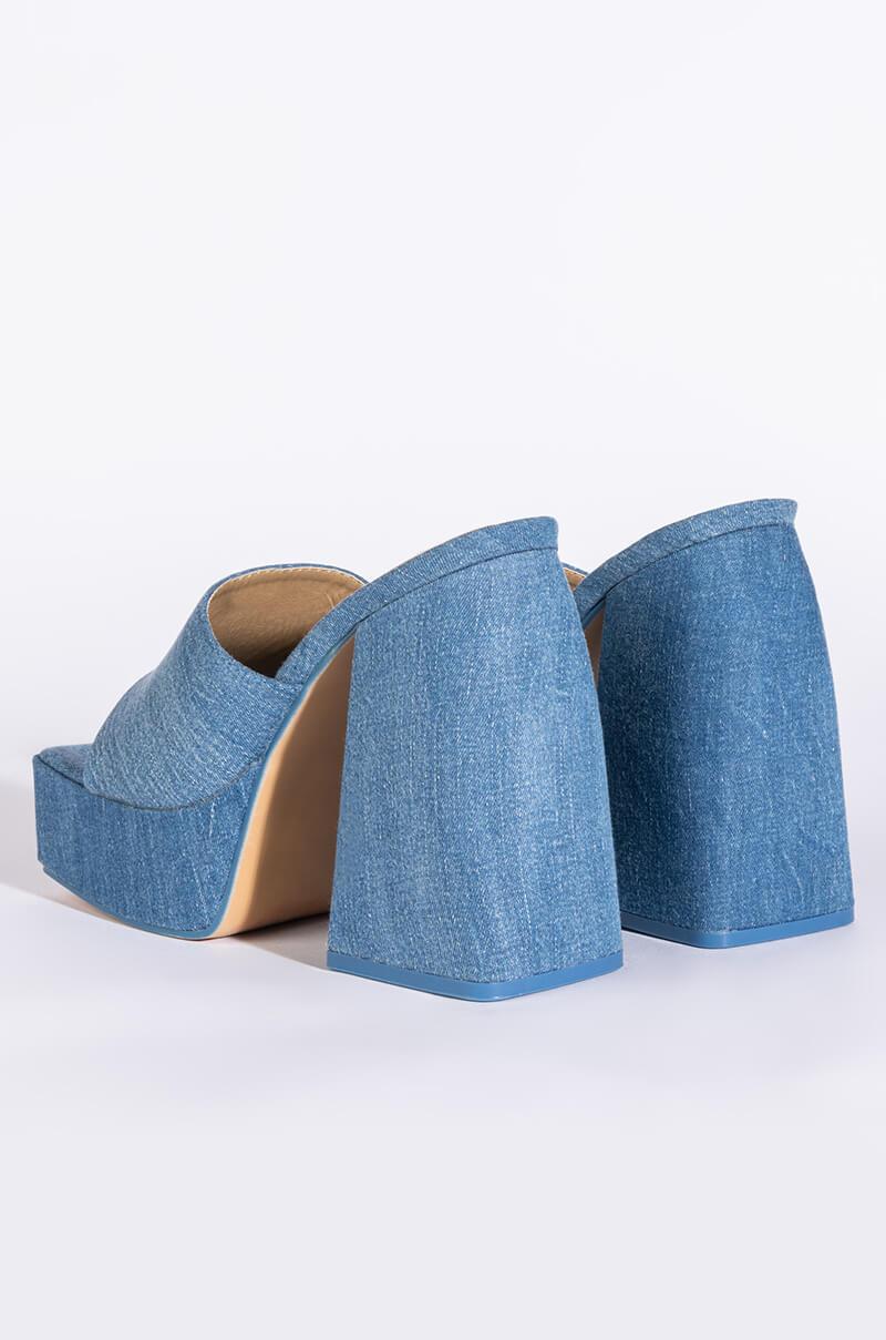 CHUNKY SLIP ON MULE IN DENIM