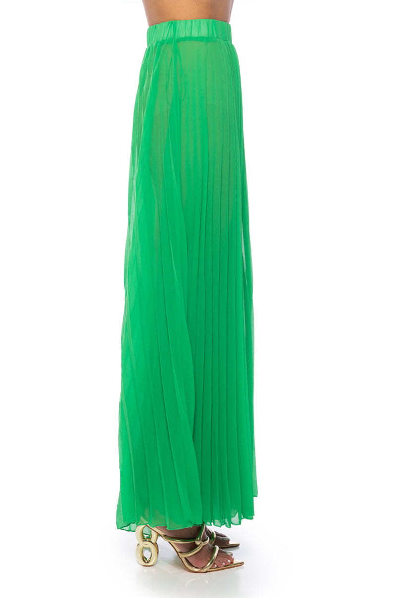 YOUR ULTIMATE PLEATED PALAZZO PANT IN GREEN